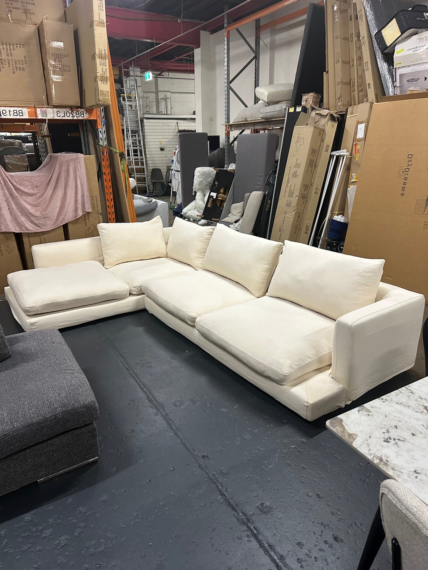 Lounge Lovers Long Island Modular Sofa – Premium Cream Linen

✨ Luxury, comfort and practicality all in one sofa!