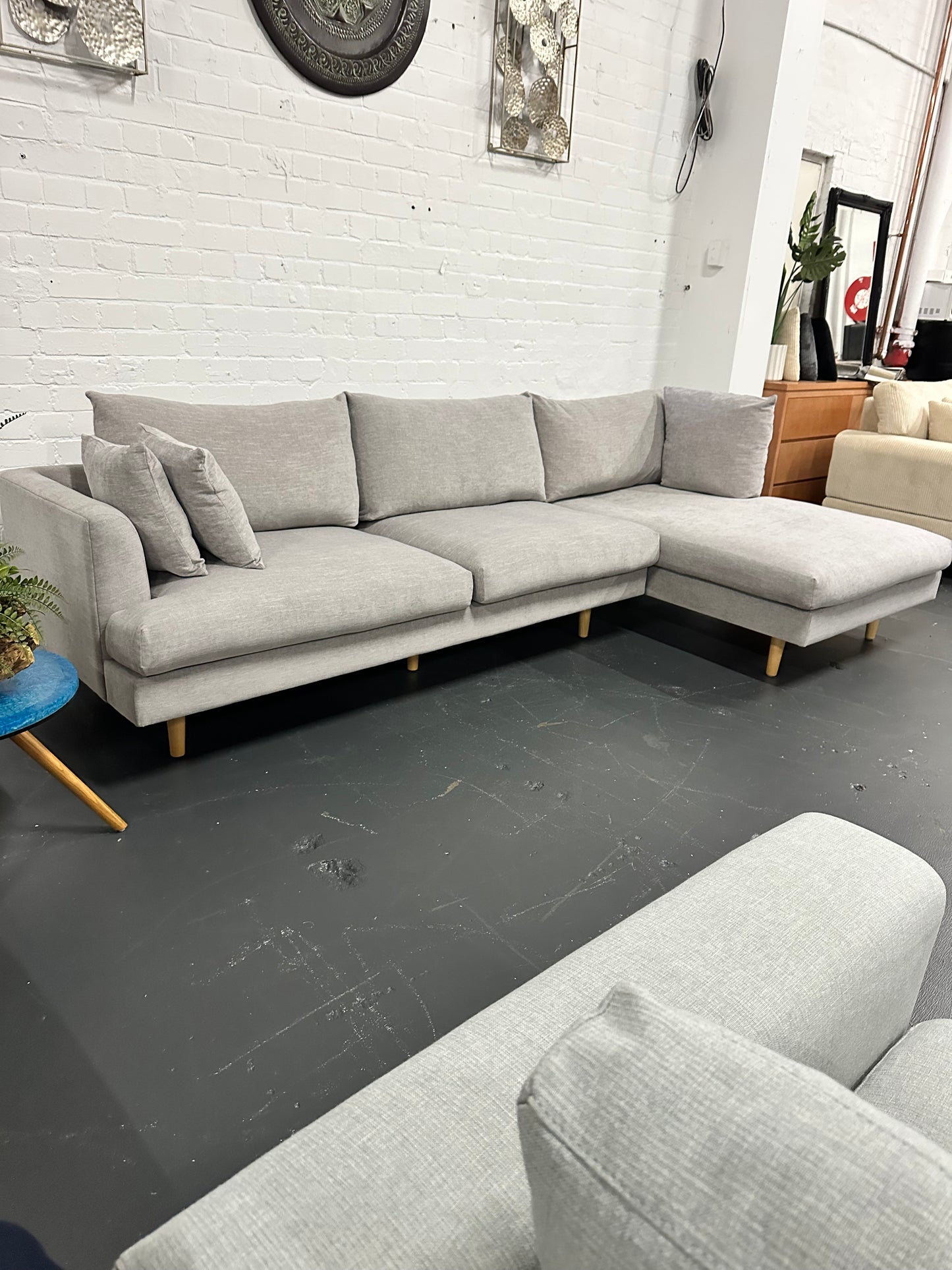 🔥 Freedom Furniture Designer Chaise Lounge – As New Condition 🔥