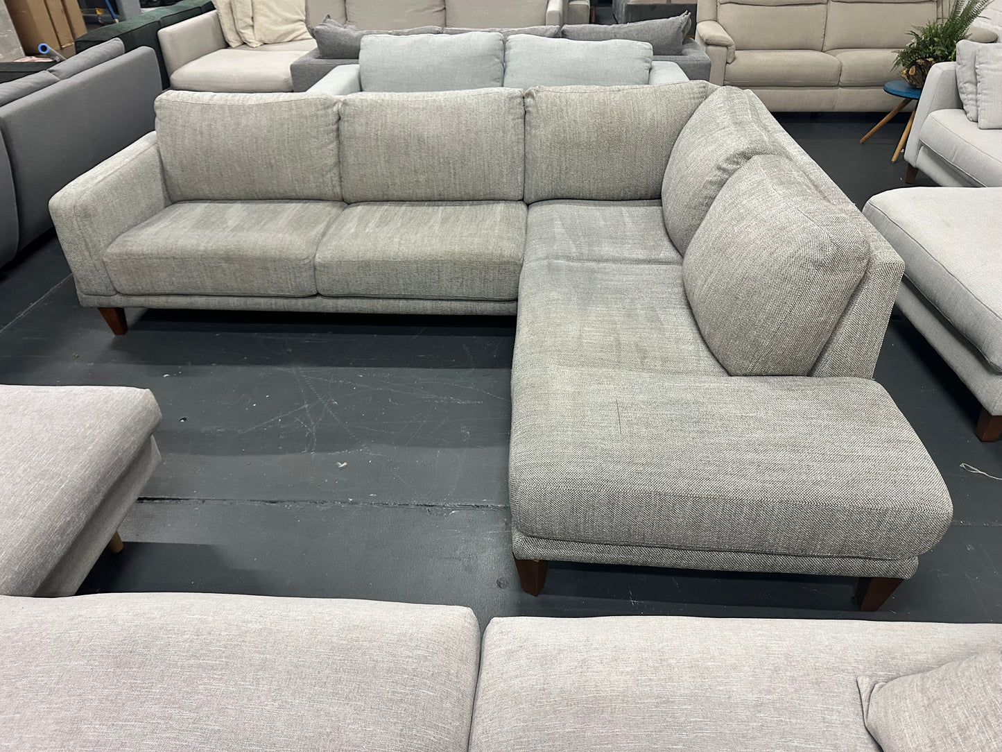 🔥 Massive Freedom Furniture L-Shape Sofa 🔥