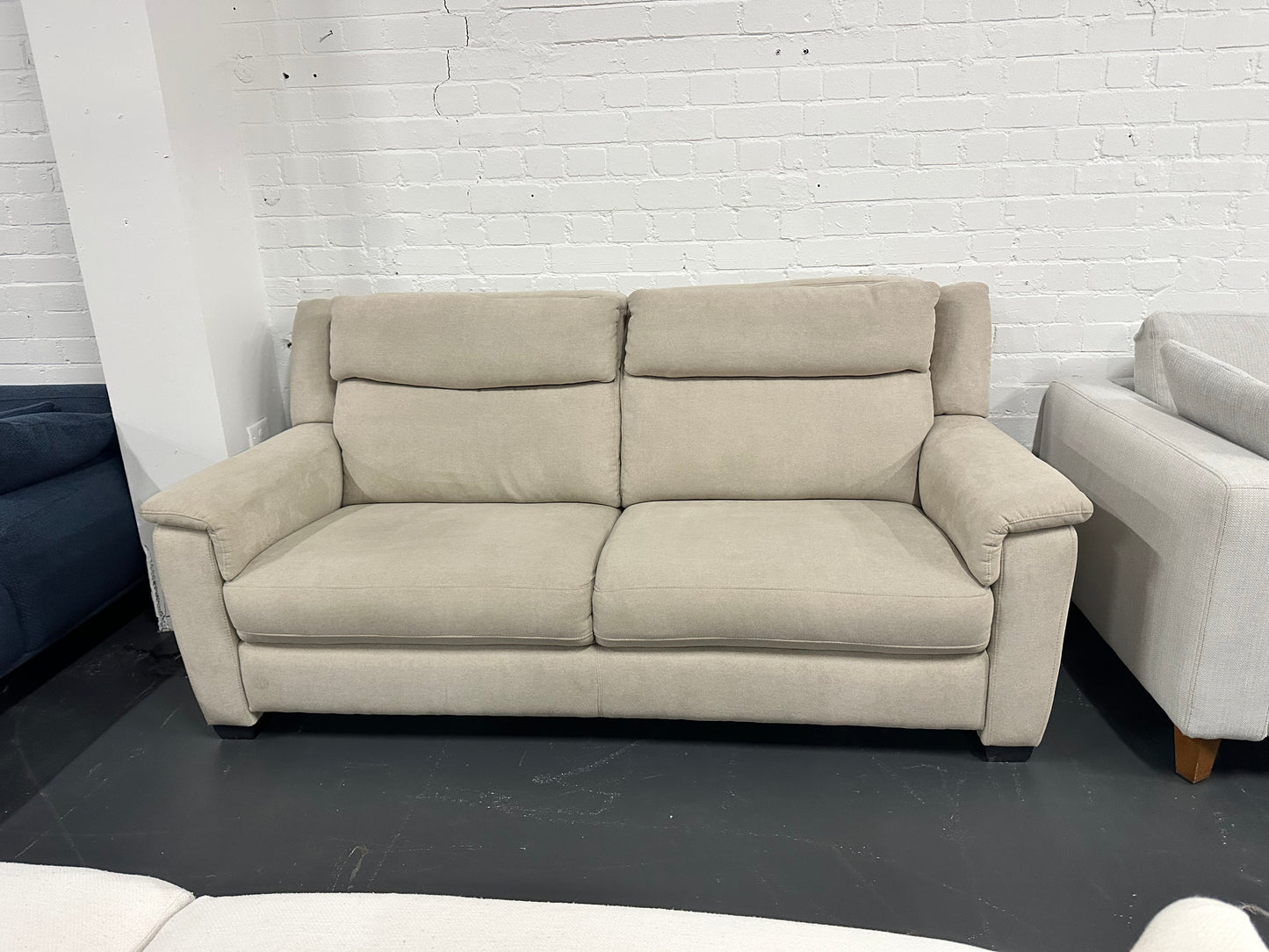 ✨ PLUSH 2.5 SEATER SOFA – ULTIMATE COMFORT ✨
