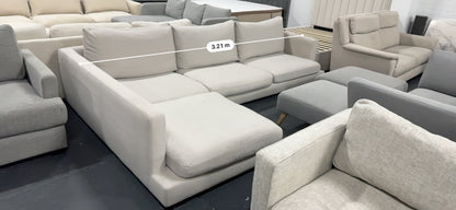 Freedom Long Island Chaise Lounge – As New Condition

✨ Premium Freedom Furniture Long Island model in a beautiful light beige fabric.