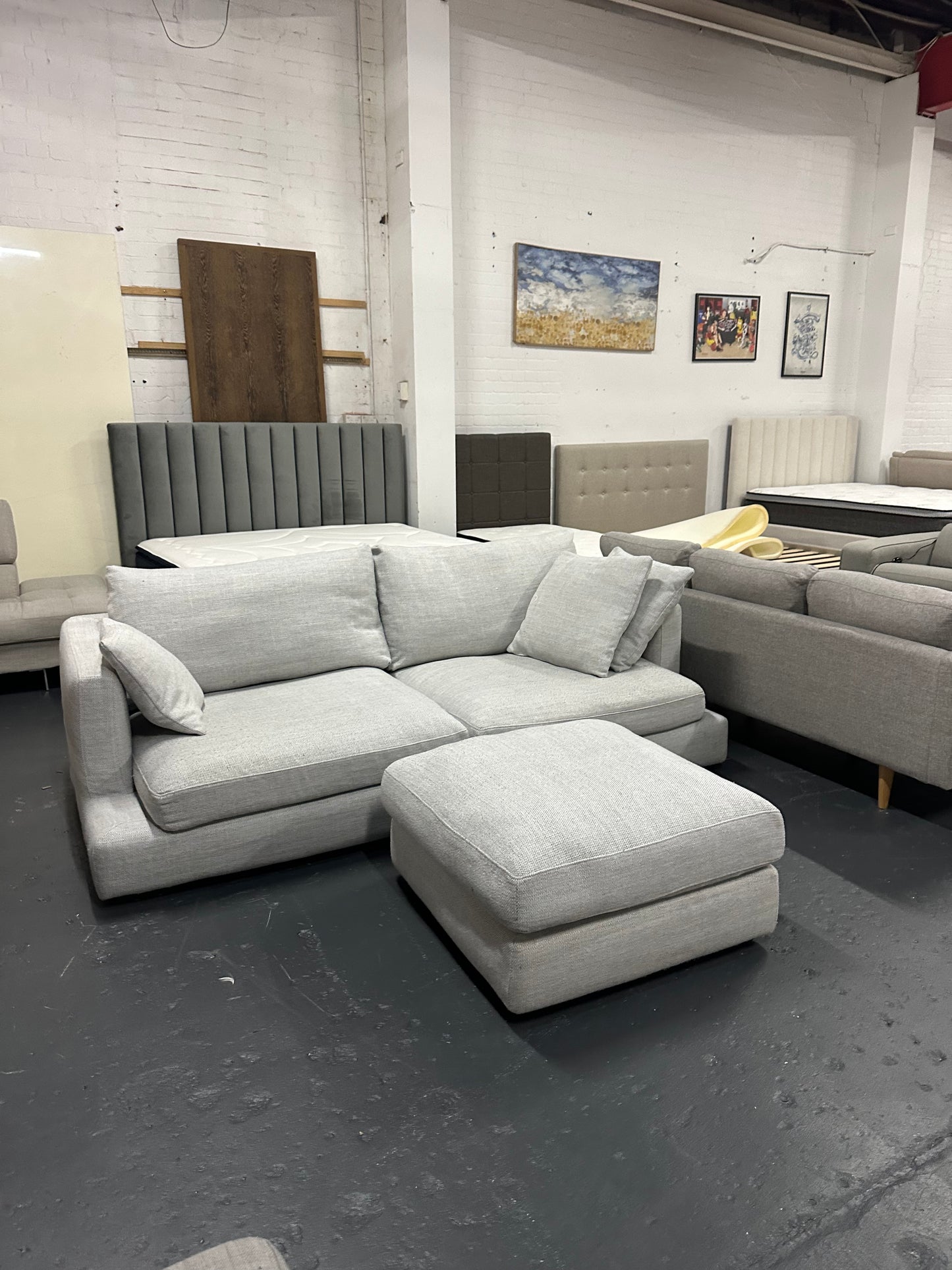 🔥 LOUNGE LIVERS LUXURY SOFA AND OTTOMAN– LIGHT GREY MODERN FABRIC 🔥
