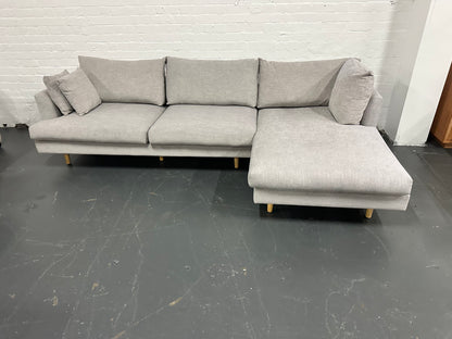 🔥 Freedom Furniture Designer Chaise Lounge – As New Condition 🔥
