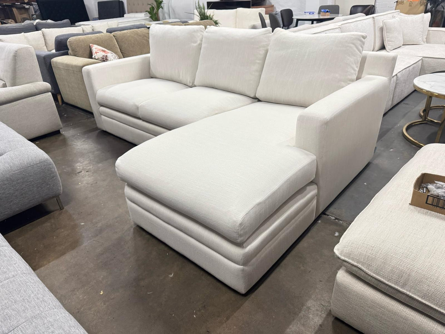 Extremely comfortable Australian made super sofa. West coast brand. RRP 4K out price $1150
