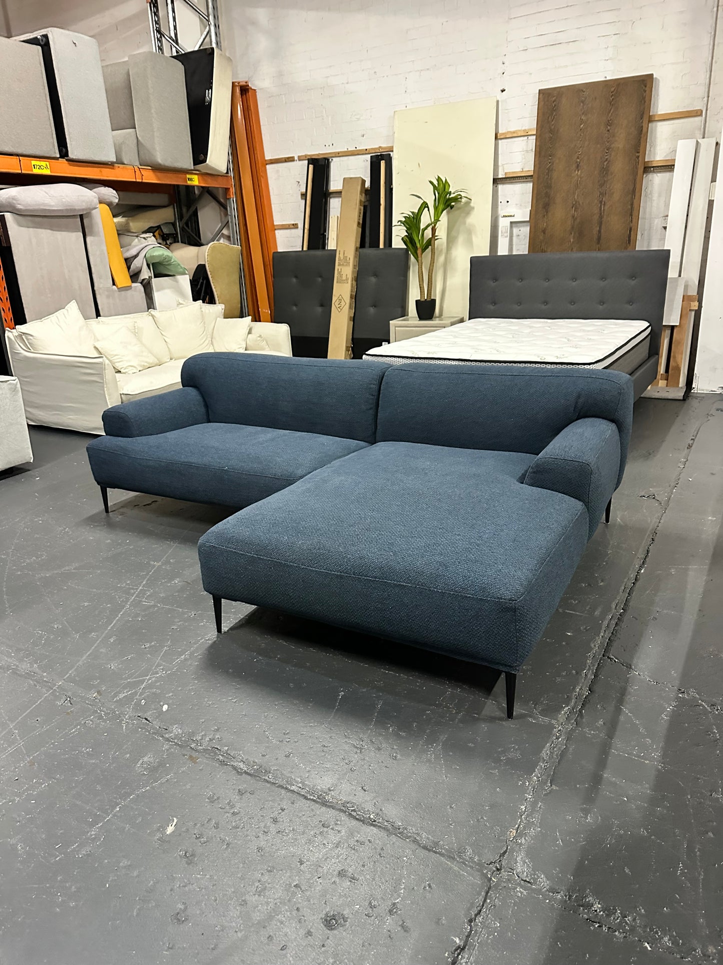 🔥 🛋️ Brosa Designer Chaise Lounge – Modern Luxury! 💙 🔥