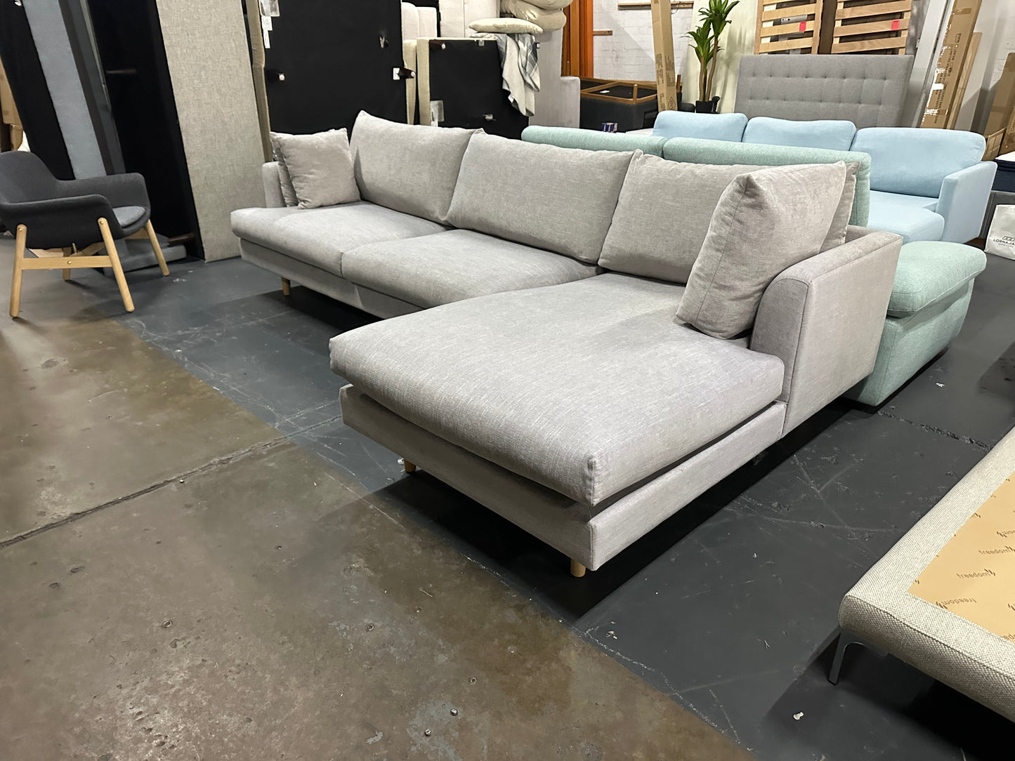 🔥 Freedom Furniture Designer Chaise Lounge – As New Condition 🔥