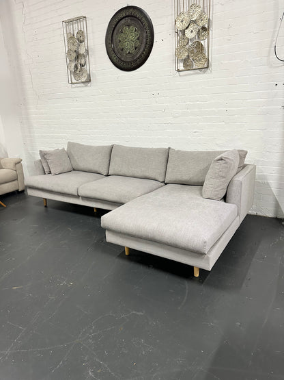 🔥 Freedom Furniture Designer Chaise Lounge – As New Condition 🔥