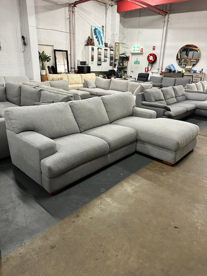 🔥 PLUSH SOFAS DESIGNER L-SHAPE LOUNGE – AS NEW CONDITION! 🔥