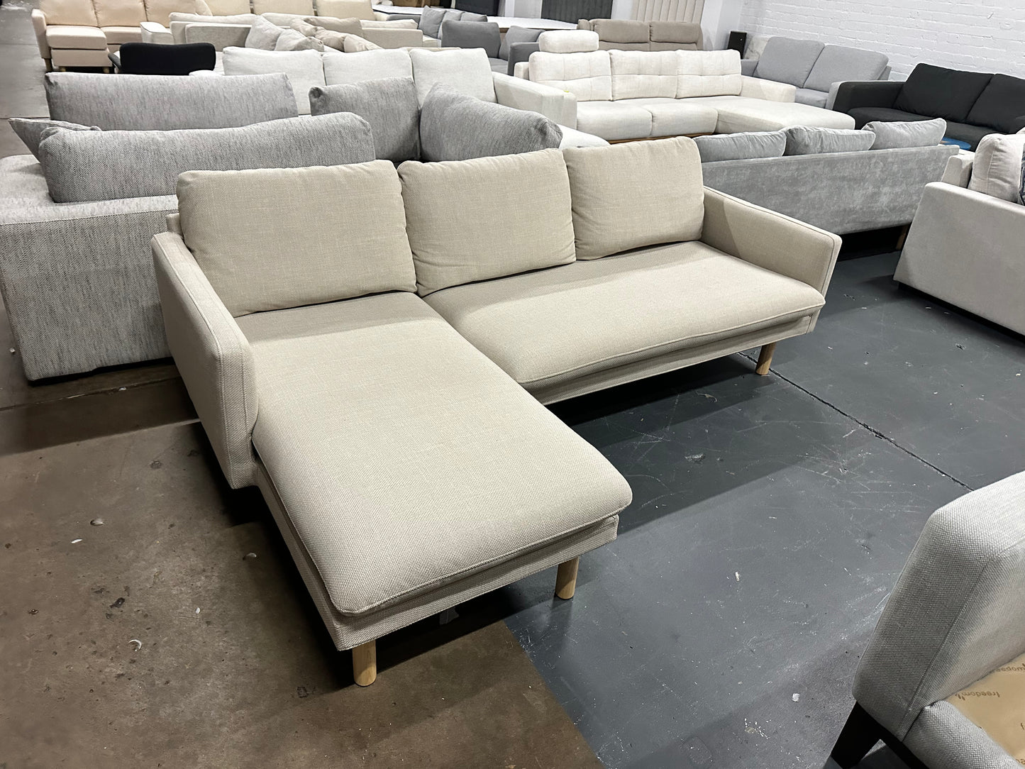 🔥 Lounge Lovers Compact Chaise Sofa – As New Condition 🔥