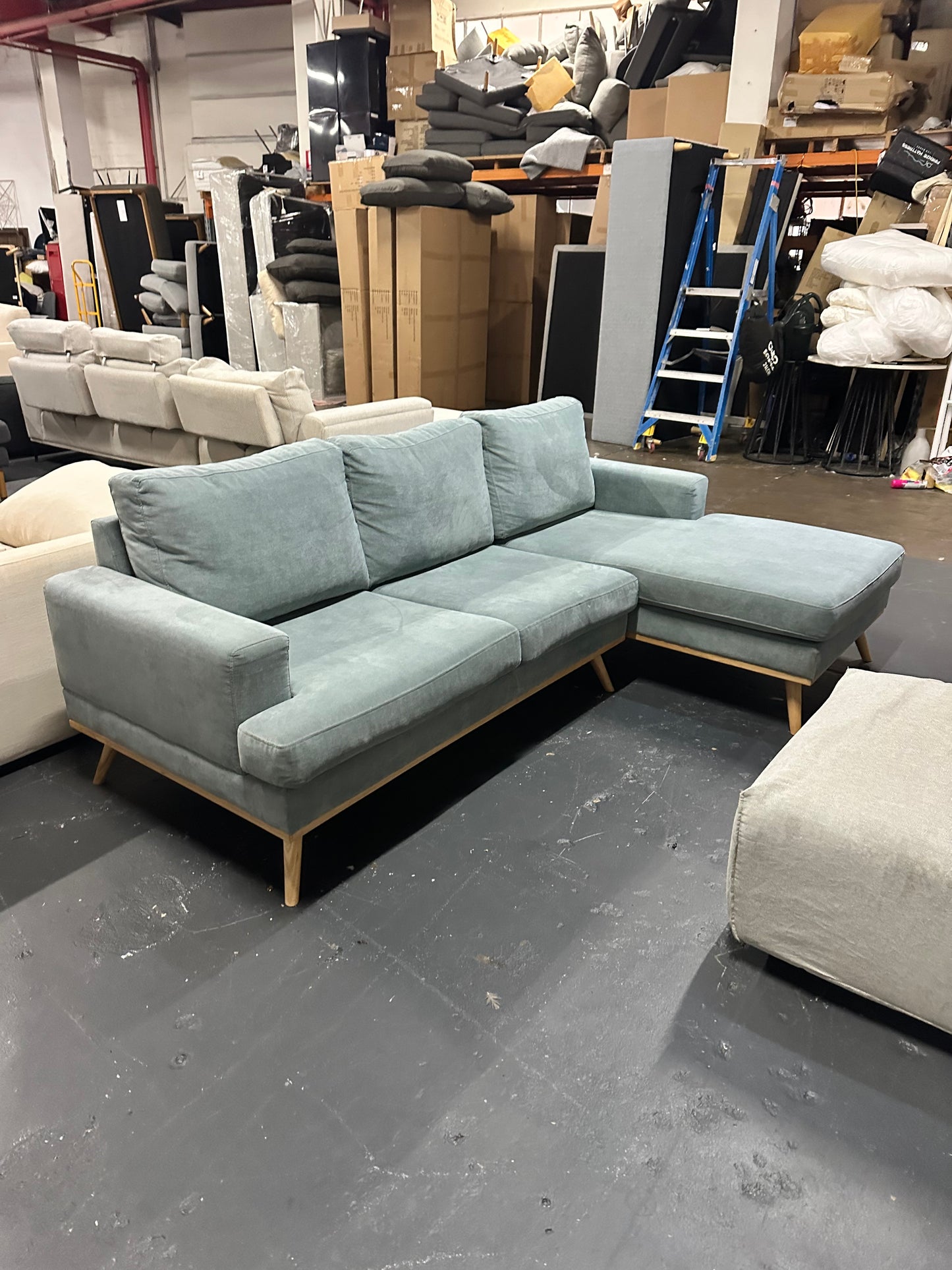 Lounge Lovers Long Island Modular Sofa – Premium Cream Linen

🛋️ Stylish Scandinavian L-Shape Sofa – $650 🛋️