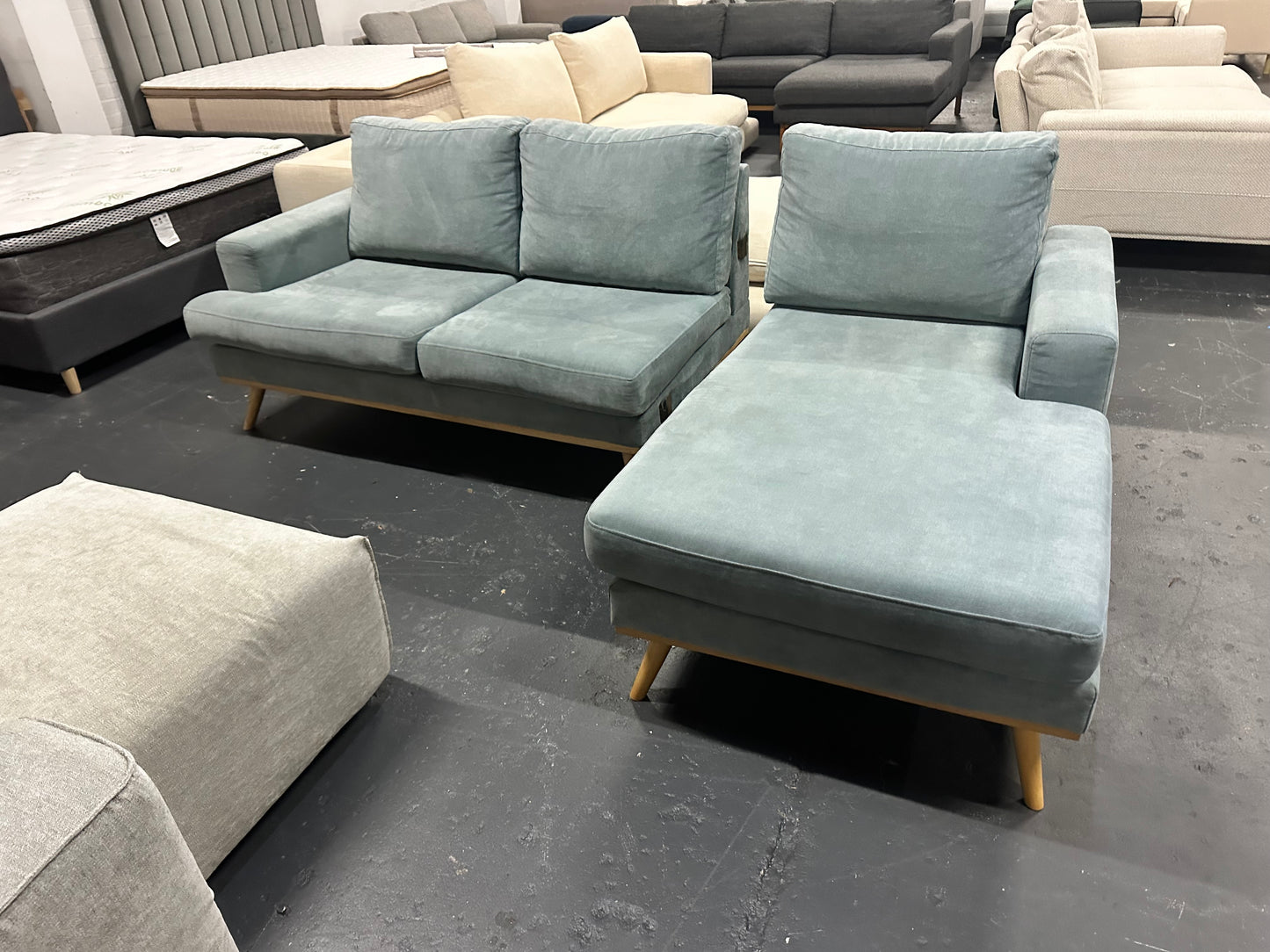 Lounge Lovers Long Island Modular Sofa – Premium Cream Linen

🛋️ Stylish Scandinavian L-Shape Sofa – $650 🛋️