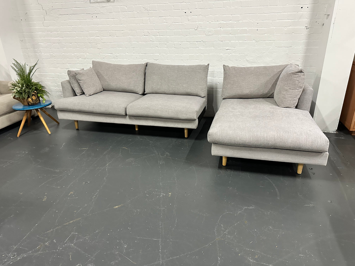 🔥 Freedom Furniture Designer Chaise Lounge – As New Condition 🔥