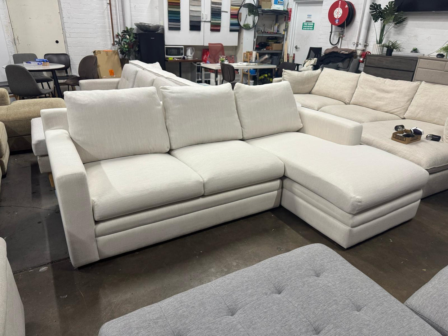 Extremely comfortable Australian made super sofa. West coast brand. RRP 4K out price $1150