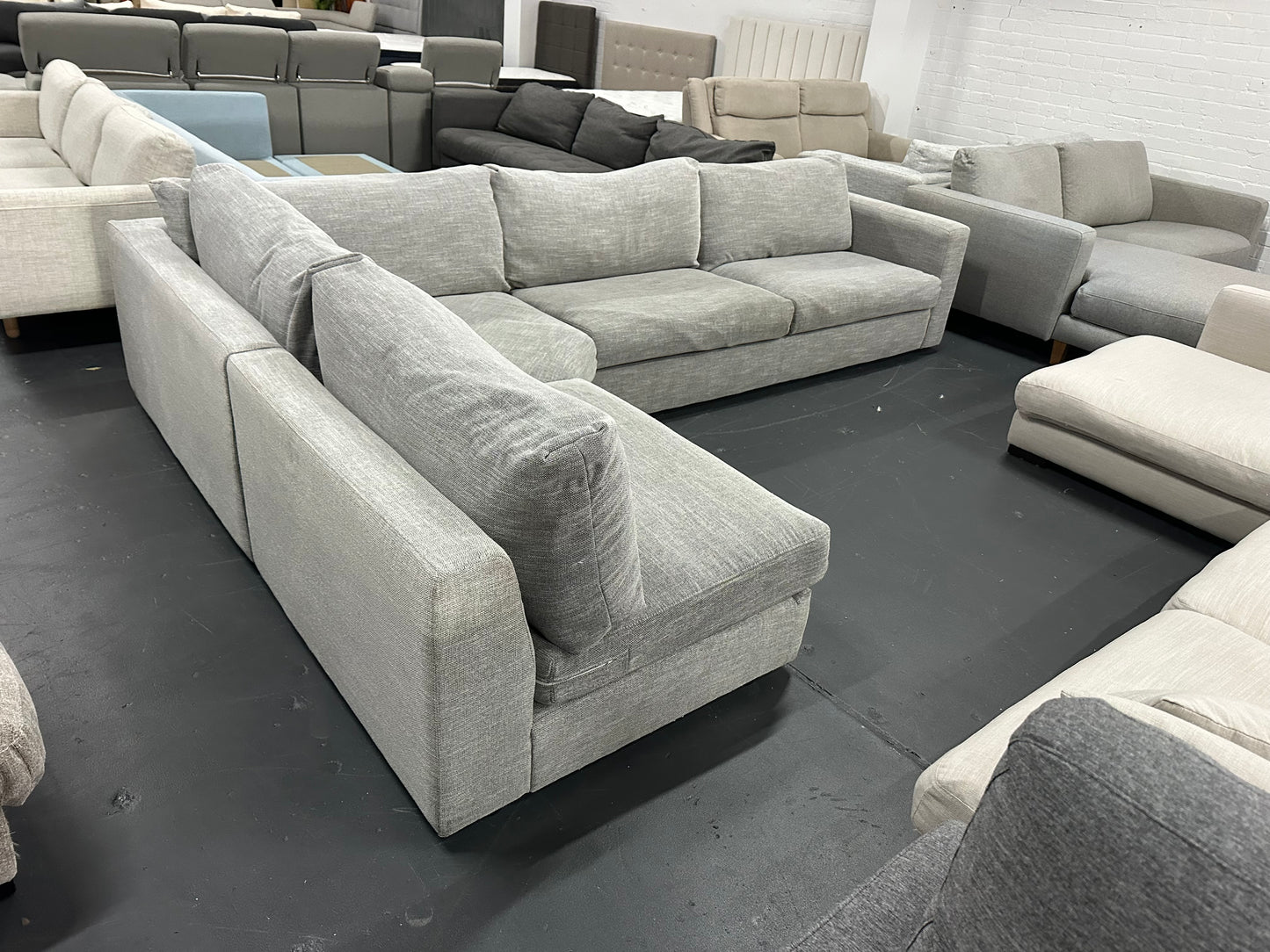 🔥 Massive Plush L-Shape Sofa! Ready to Go now!