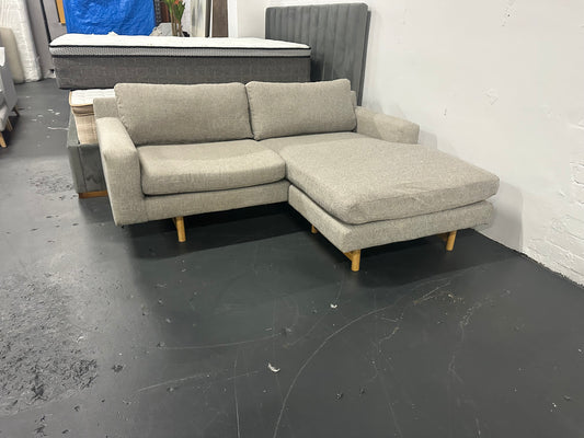 🔥 🛋️ EARLY SETTLER REVERSIBLE CHAISE SOFA – AS NEW! 🔥