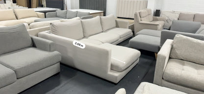 Freedom Long Island Chaise Lounge – As New Condition

✨ Premium Freedom Furniture Long Island model in a beautiful light beige fabric.