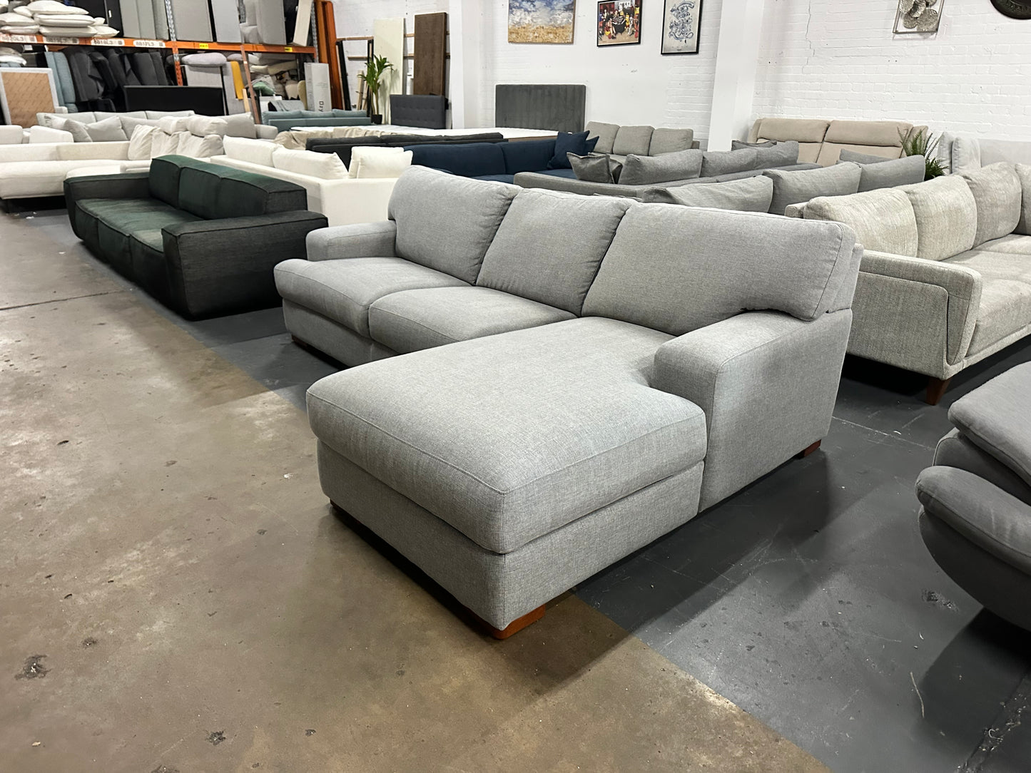 🔥 PLUSH SOFAS DESIGNER L-SHAPE LOUNGE – AS NEW CONDITION! 🔥