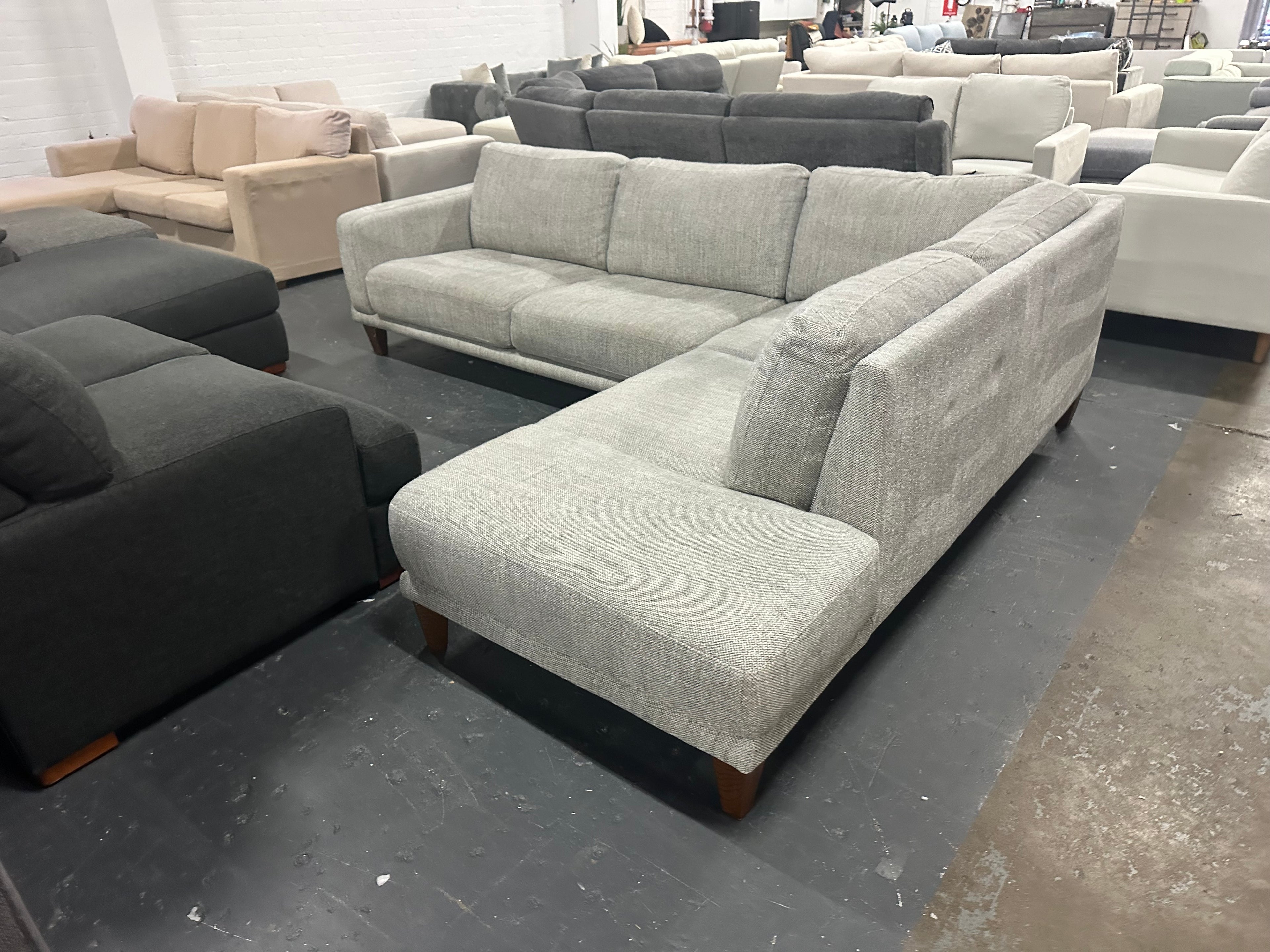 🔥 Massive Freedom Furniture L-Shape Sofa 🔥