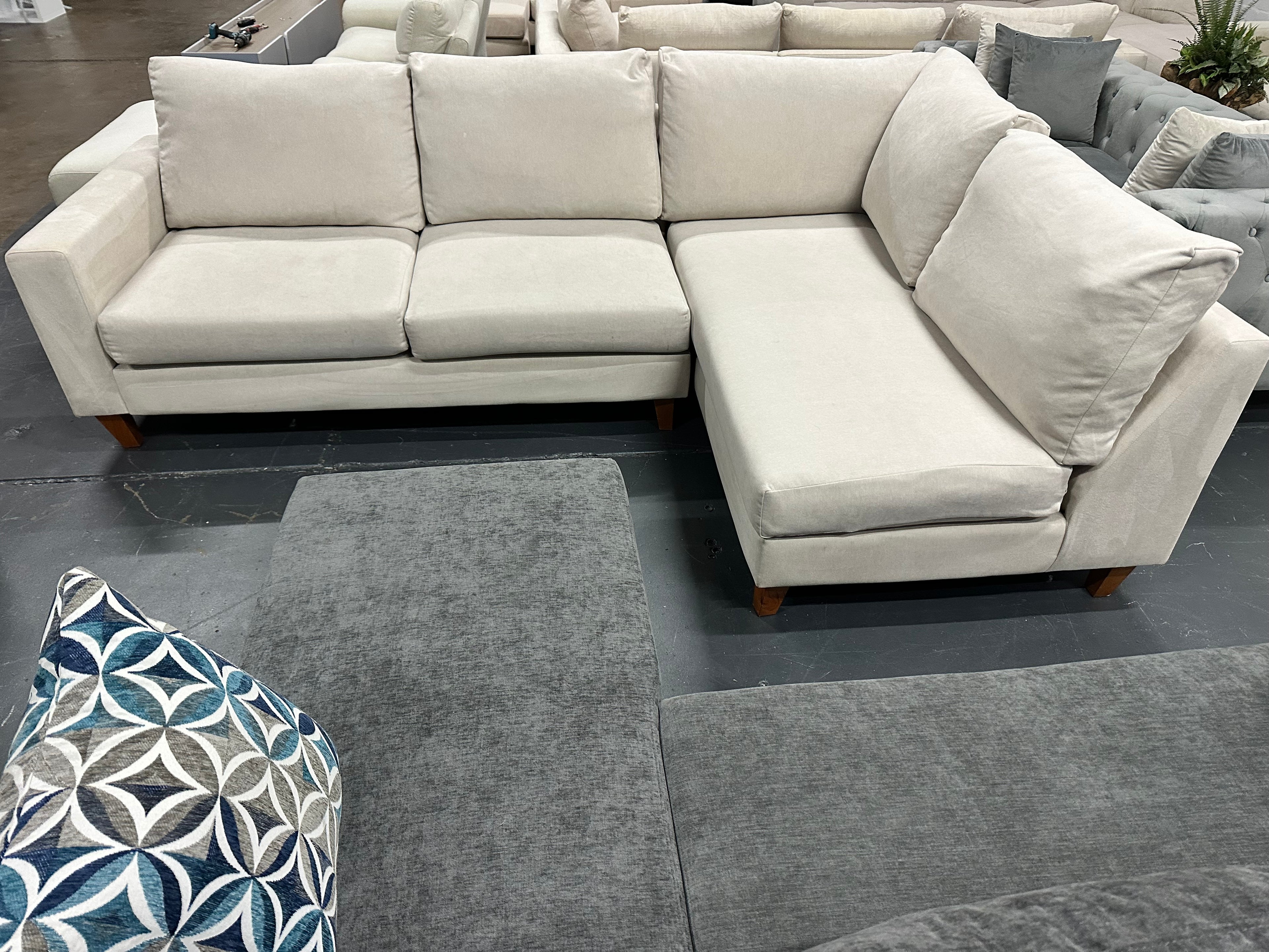 🔥 Lounge Lovers Harriet Modular Sofa + Matching Ottoman – As New! 🔥