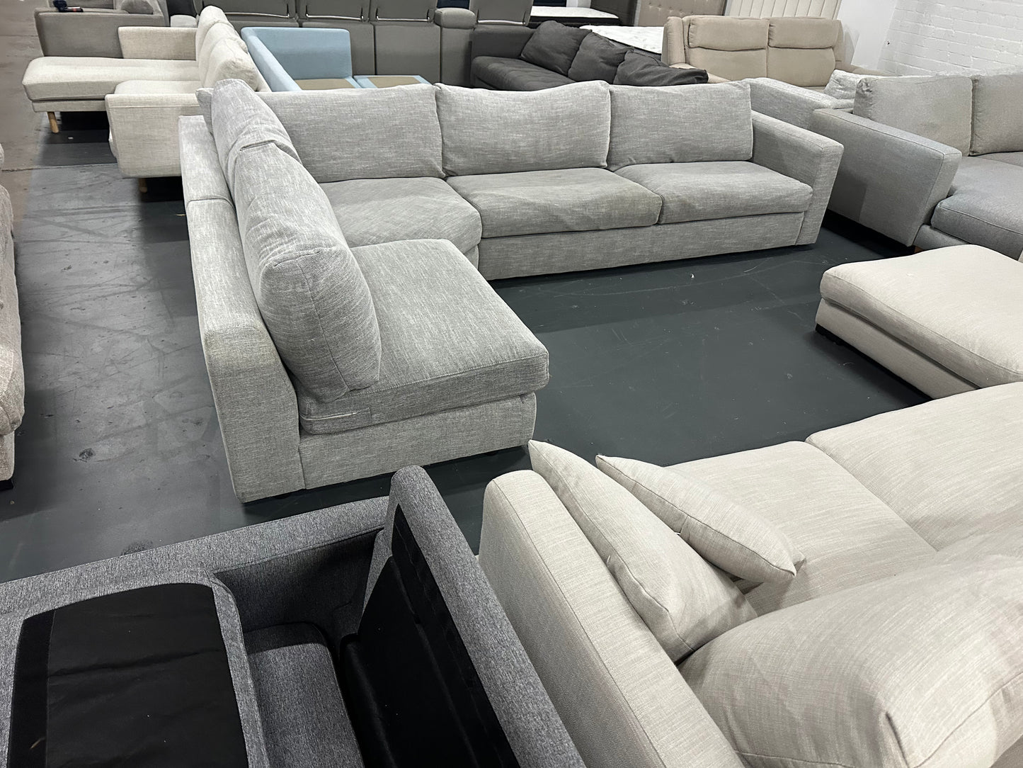 🔥 Massive Plush L-Shape Sofa! Ready to Go now!