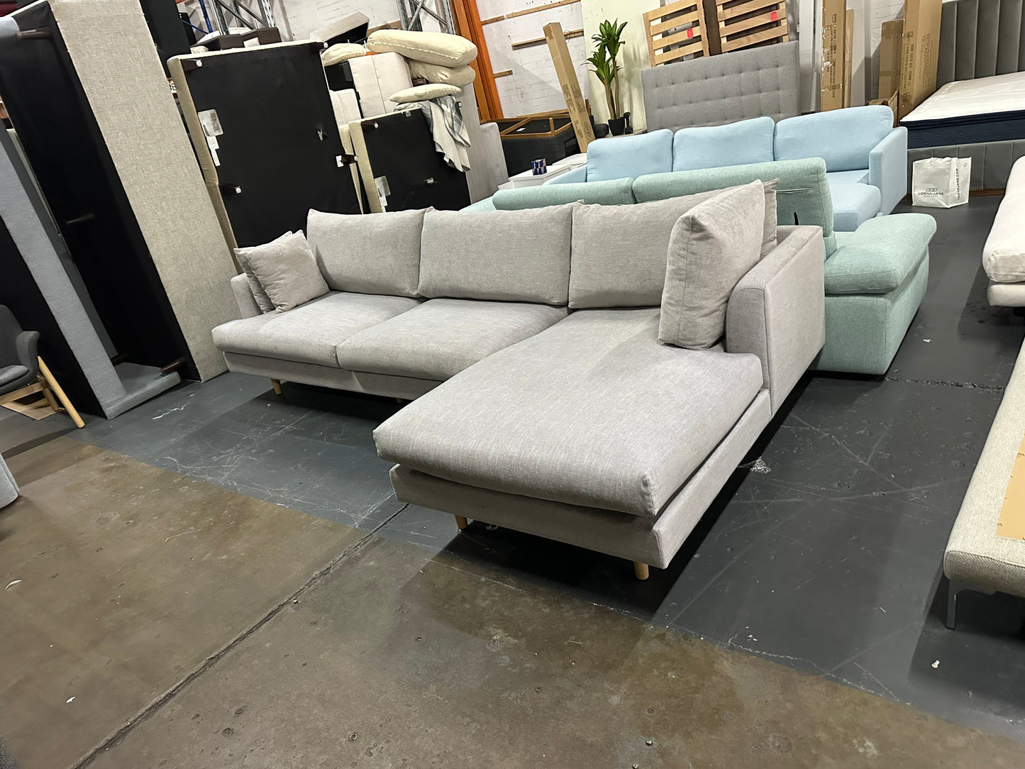 🔥 Freedom Furniture Designer Chaise Lounge – As New Condition 🔥
