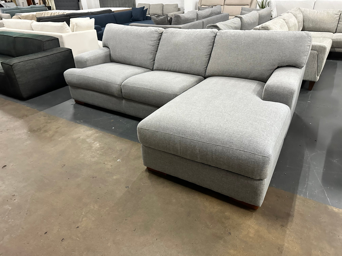 🔥 PLUSH SOFAS DESIGNER L-SHAPE LOUNGE – AS NEW CONDITION! 🔥