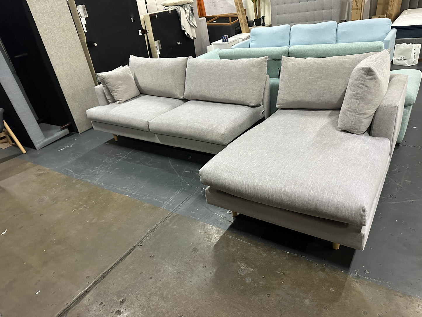 🔥 Freedom Furniture Designer Chaise Lounge – As New Condition 🔥