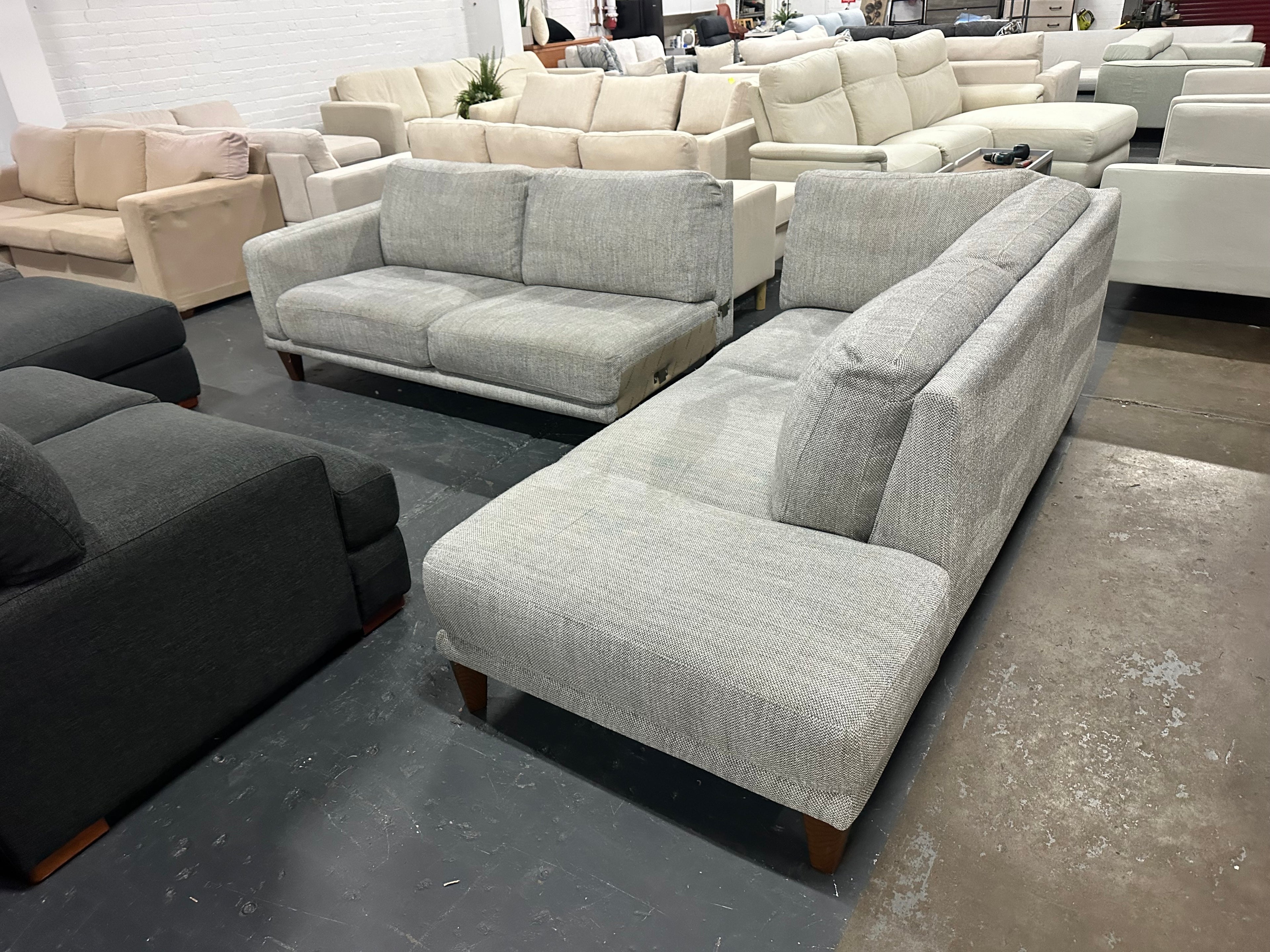 🔥 Massive Freedom Furniture L-Shape Sofa 🔥