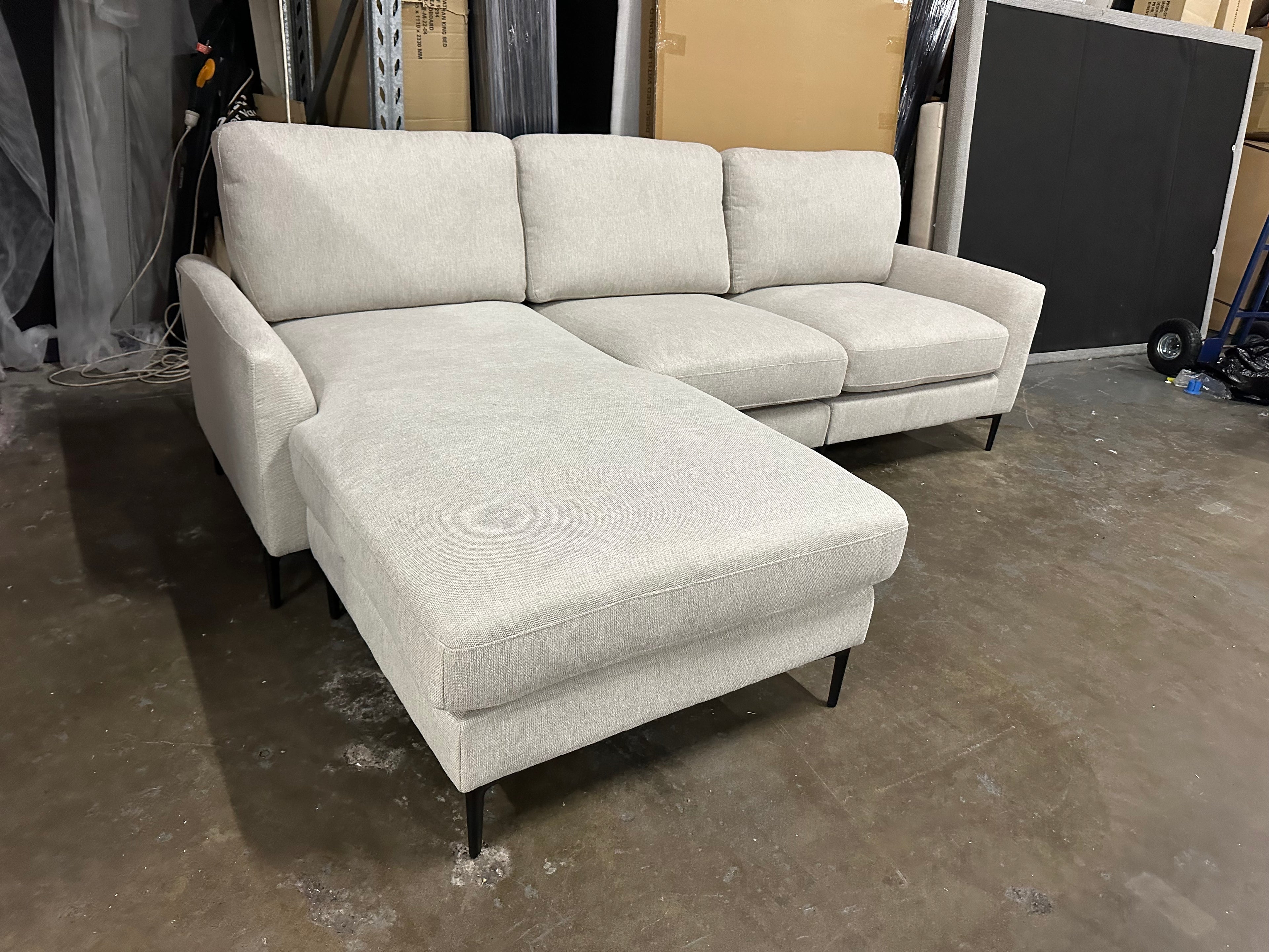 ✨ Modern L-Shape Sofa with Reversible Chaise – Cream Fabric