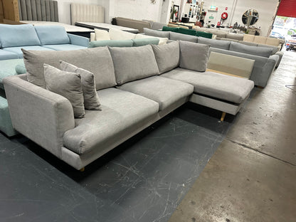 🔥 Freedom Furniture Designer Chaise Lounge – As New Condition 🔥