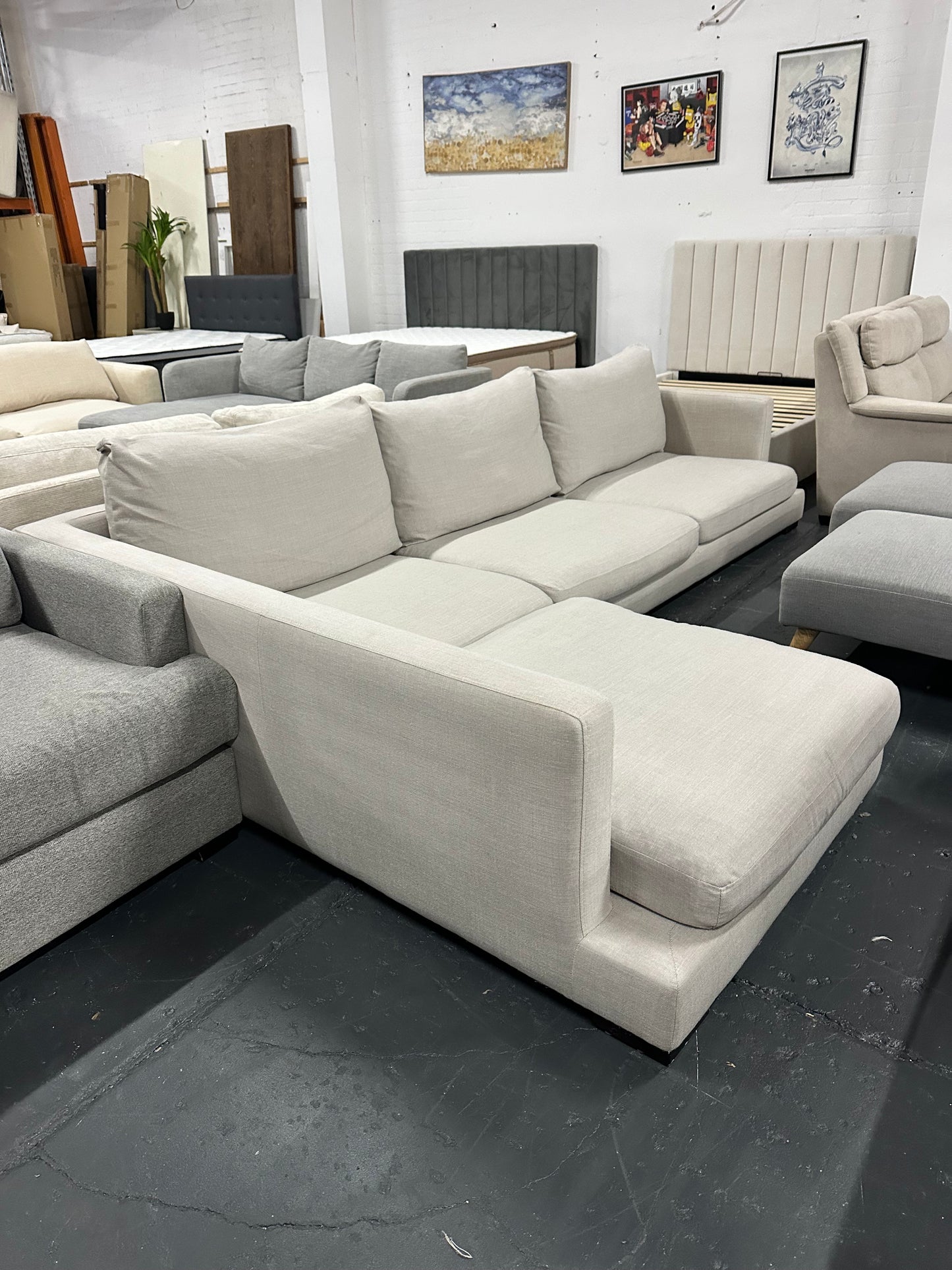 Freedom Long Island Chaise Lounge – As New Condition

✨ Premium Freedom Furniture Long Island model in a beautiful light beige fabric.