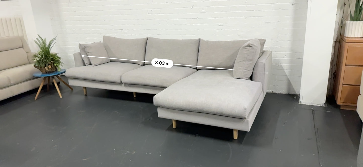 🔥 Freedom Furniture Designer Chaise Lounge – As New Condition 🔥