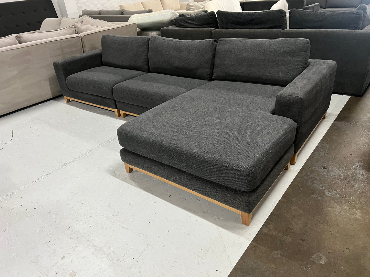 Large  reversible chaise Focus on L Shape sofa