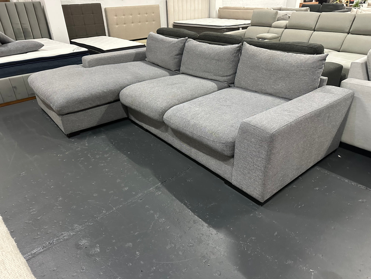 🔥 PREMIUM L SHAPE SOFA – AS NEW CONDITION! PROFESSIONALLY STEAM CLEANED FEATHER FILLED CUSHIONS🔥