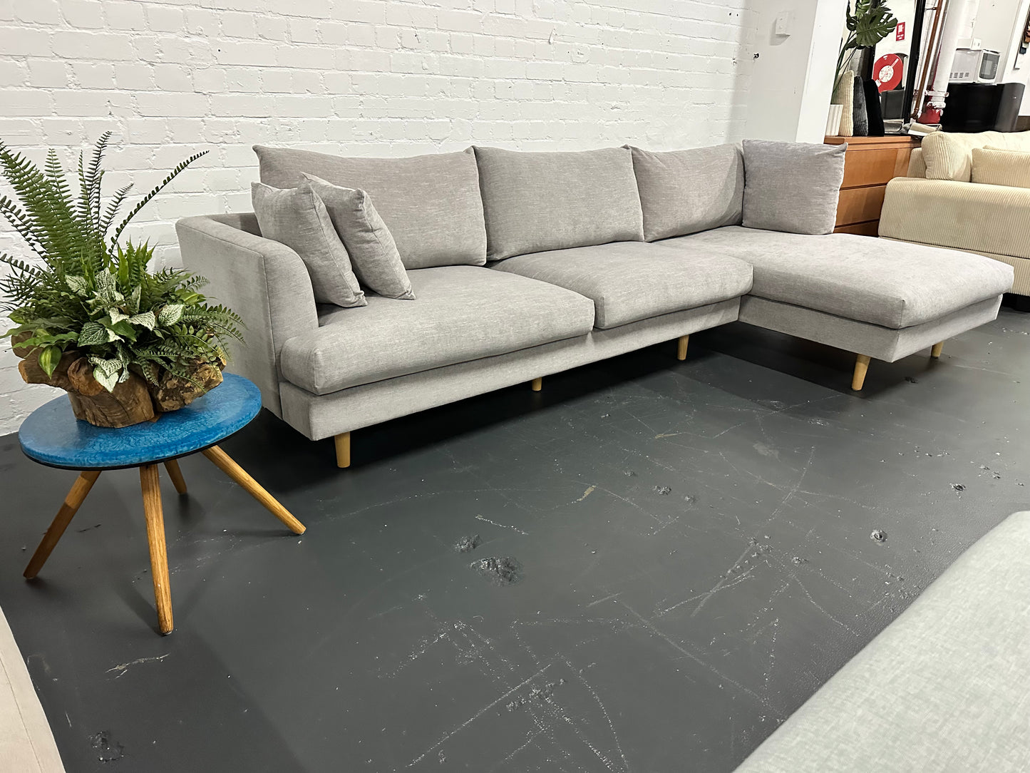 🔥 Freedom Furniture Designer Chaise Lounge – As New Condition 🔥